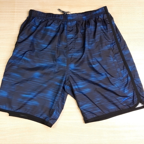 Speedo Men’s Swim Trunks. Size Medium - Picture 2 of 6